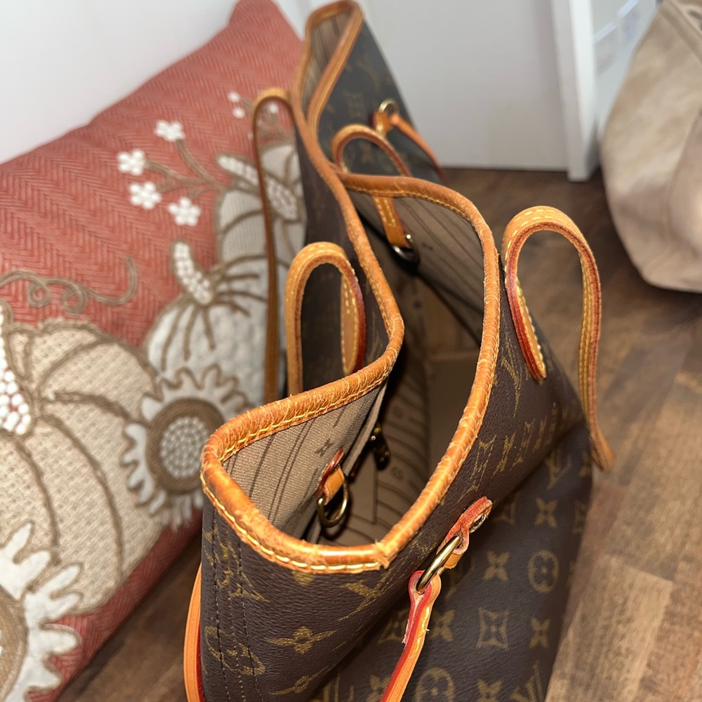 Louis Vuitton Monogram Neverfull MM - Picture 9 of 14